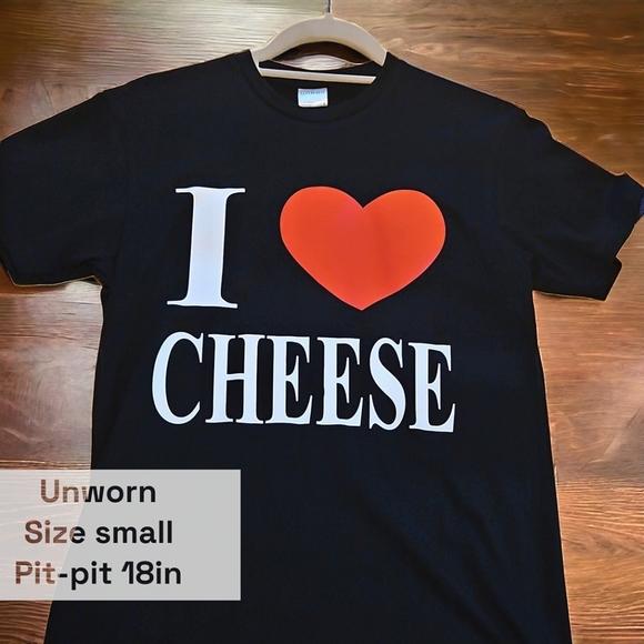 uneek Tops - NWOT I love cheese 🧀 t-shirt size small pit-pit 18in neck-hem 25in